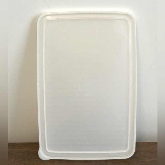 TUPPERWARE FRIDGESMART MEDIUM VENTED VEGGIE FRUIT KEEPER - Picture 8 of 14